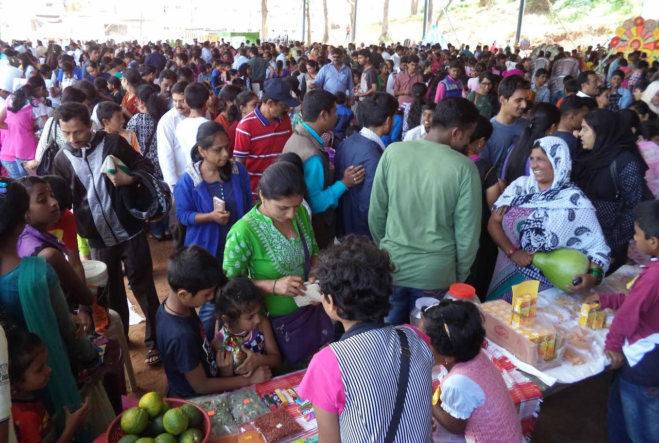 ಗಮನ ಸೆಳೆದ ಮಕ್ಕಳ ಸಂತೆ: ವ್ಯಾಪಾರಕ್ಕೂ ಸೈ ಎಂದ ಮಕ್ಕಳು